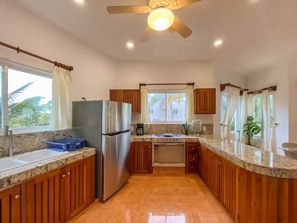 Beachfront 2BR Apartment in Puerto Morelos with Pool