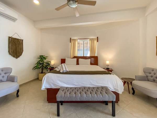 Beachfront King Studio - KOKO