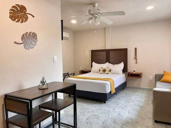 Downtown Cancún Studio · Kitchenette, WiFi & A/C