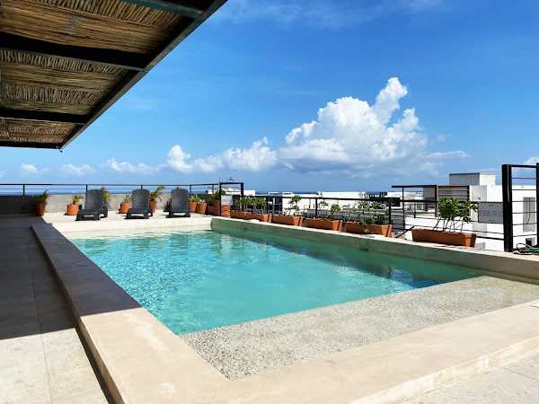 1BR Apt for 3 | Rooftop Pool, Gym & 5th Ave