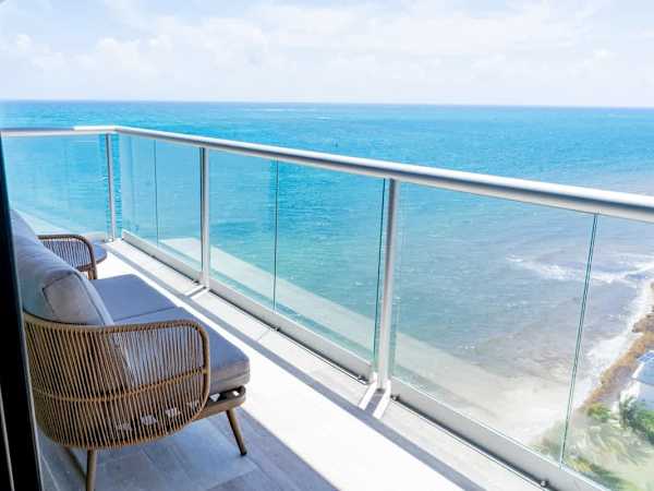 Oceanfront 2BR - Puerto Morelos - 2 Pools & Gym