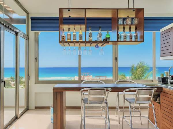 Sea-View Penthouse - Isla Mujeres - Walk to Beach