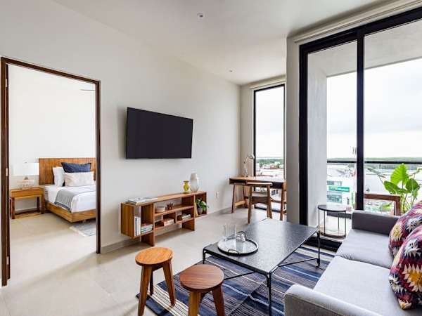 San Fran 502 | Lagoon-View 1BR, Pool & Gym
