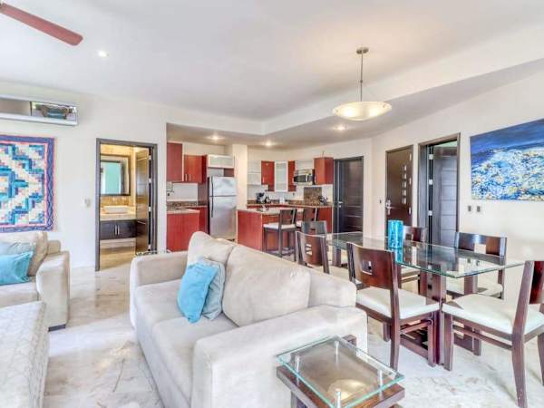 Oceanfront Condo: Infinity Pool & Beach Access