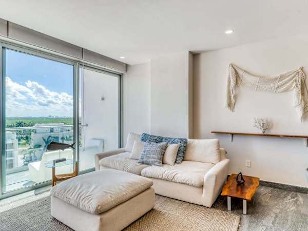 Ocean view condo luxury pool rooftop access