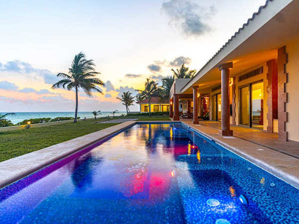 Beachfront 5BR Villa Playacar, Private Pool