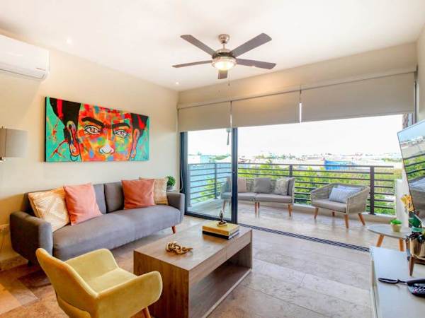 1BR Playa Condo · Pool, Gym · Walk to 5th Ave