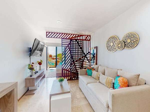 Playa del Carmen Studio: Rooftop Pool & Balcony