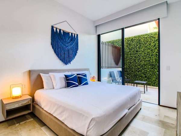 Playa del Carmen Studio: Rooftop Pool & Gym