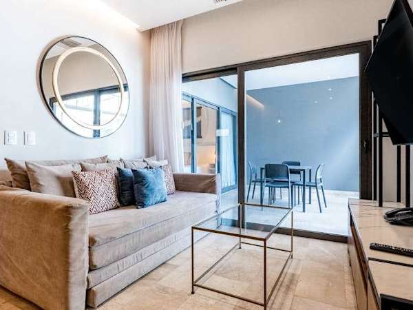 Ocean-View Condo - Rooftop Infinity Pool & WiFi