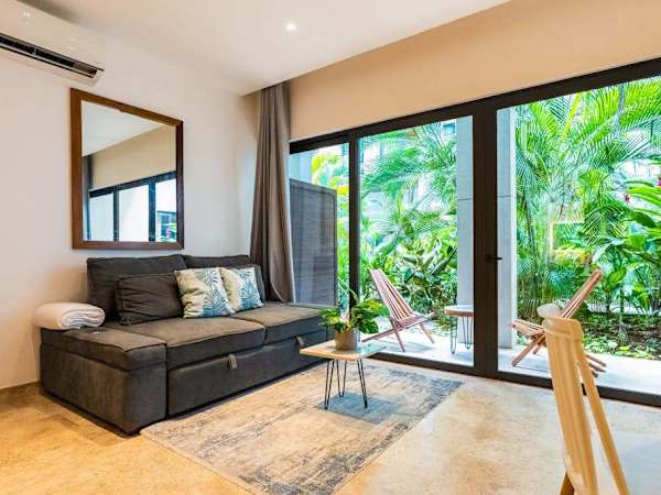 Modern 1BR Condo - Rooftop Pool & Gym
