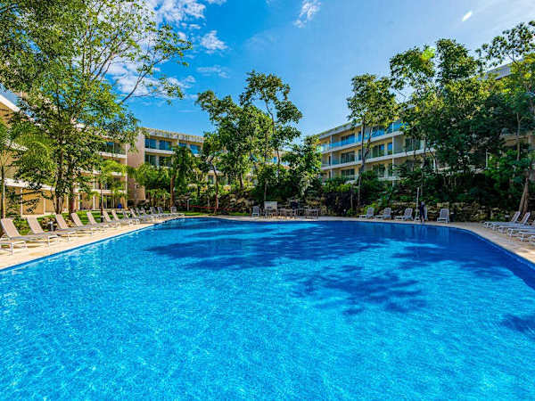 Playacar Condo - Balcony - Pools - Sleeps 6