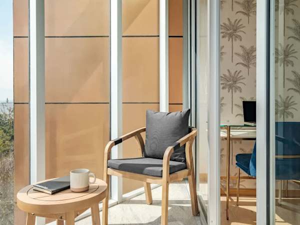 Bright 1BR in Roma Norte · Balcony & Skyline View
