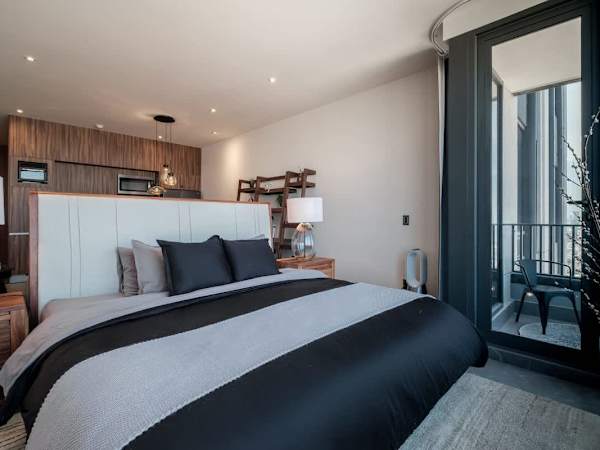 Reforma Studio · King Bed, Pool, Gym & Spa