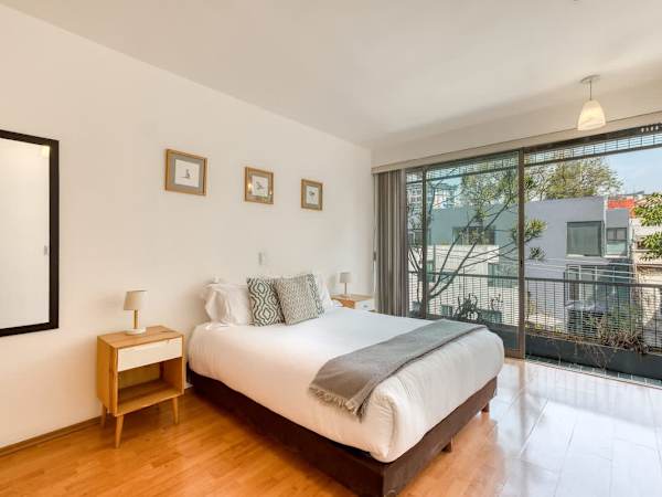 Roma Norte 2BR · Private Balcony & Full Kitchen