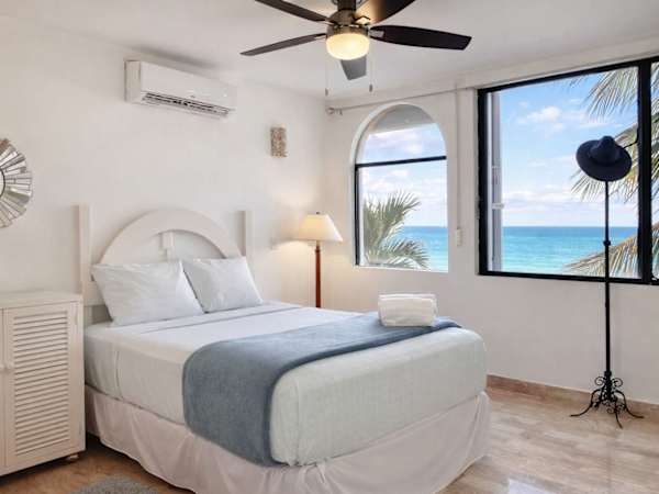 Oceanfront 2BR - Cancun - Beach Access - Sleeps 6