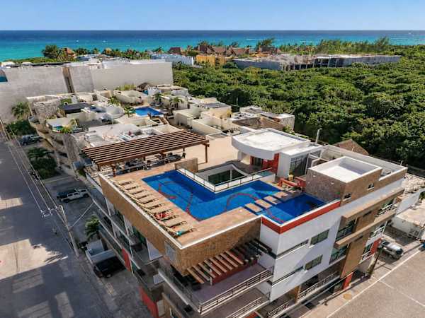2BR Playa Condo: Rooftop Pool, Steps to 5th Ave