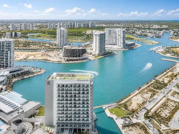 Ocean view condo w/ luxury pool rooftop access