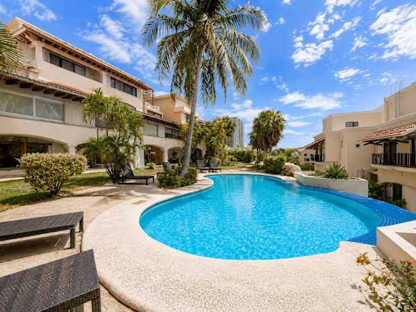 4 Bedroom Villa , 3 Pools in Hotel Zone
