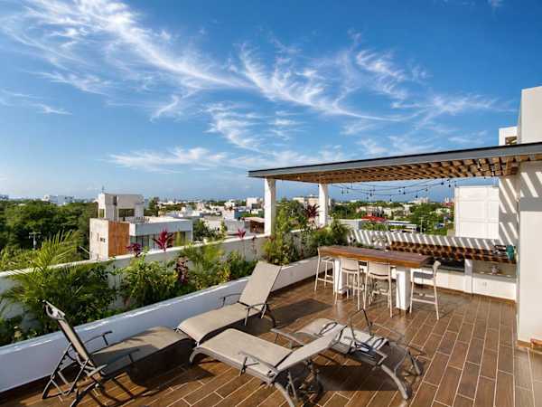 2BR Apt + Rooftop Pool | Steps to 5th Avenue