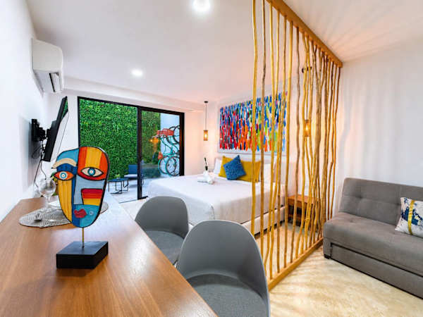 Ground-Floor Studio · Terrace & Rooftop Pool