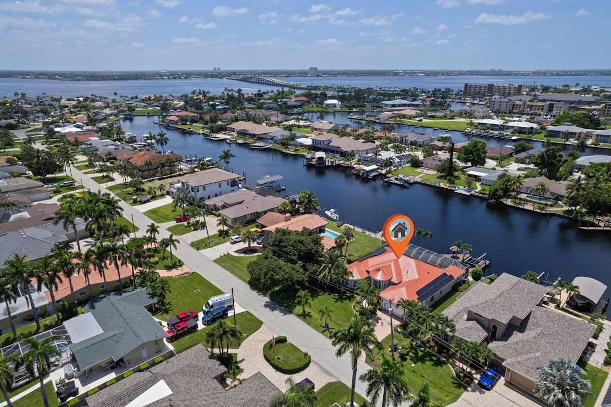 Cape Serenity- Luxury Waterfront Residence with Kayaks, Bikes, Boater's Paradise — Cape Coral, FL — vacation rental