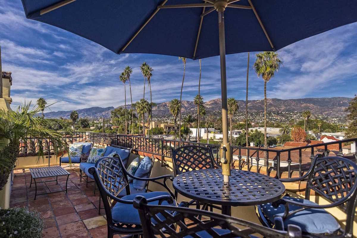 Luxurious Mykonos in Santa Barbara with Outdoor Deck, Short Bike Ride to Beach — Santa Barbara, CA — vacation rental