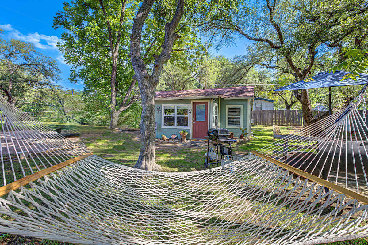 Charming Lakeview Cottage with Lake Access! — Kingsland, TX — vacation rental