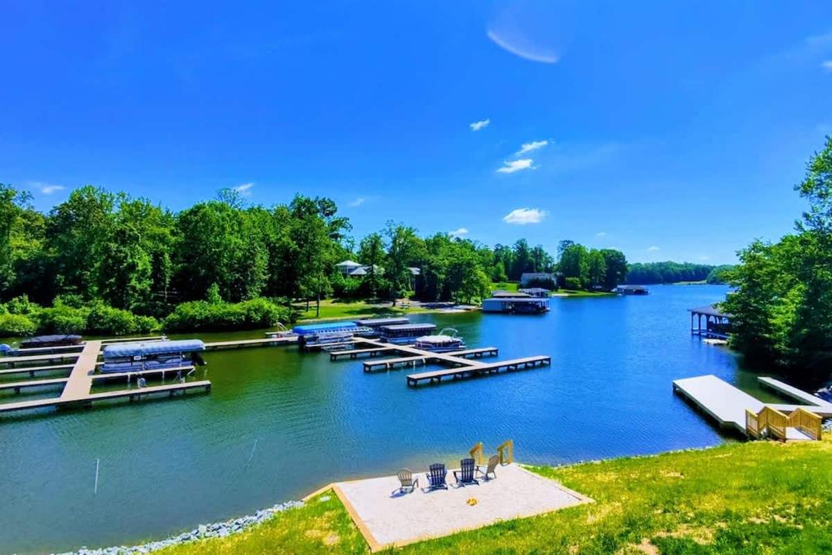 5BR Lakefront Lake Anna, Hot Tub, Pool, Beach — Mineral, VA — vacation rental