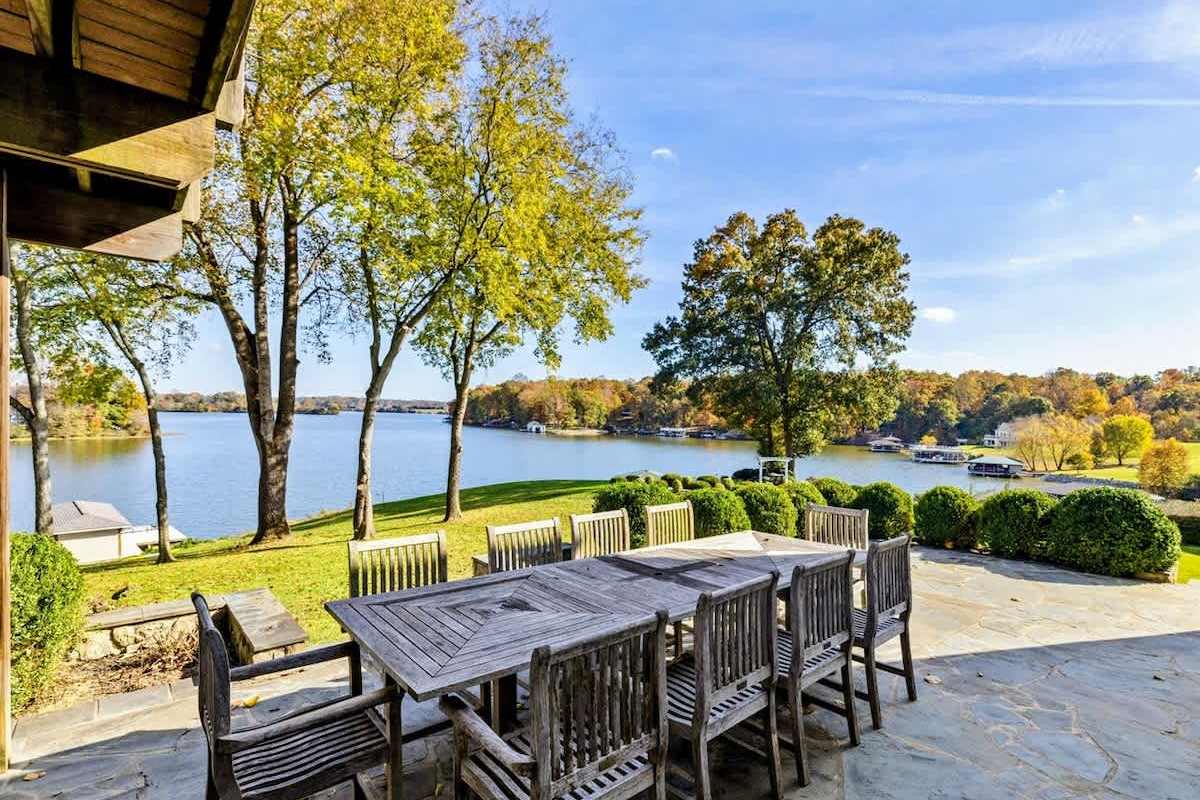 4BR Lakefront Lake Anna - Views, Boat Dock, Games — Mineral, VA — vacation rental