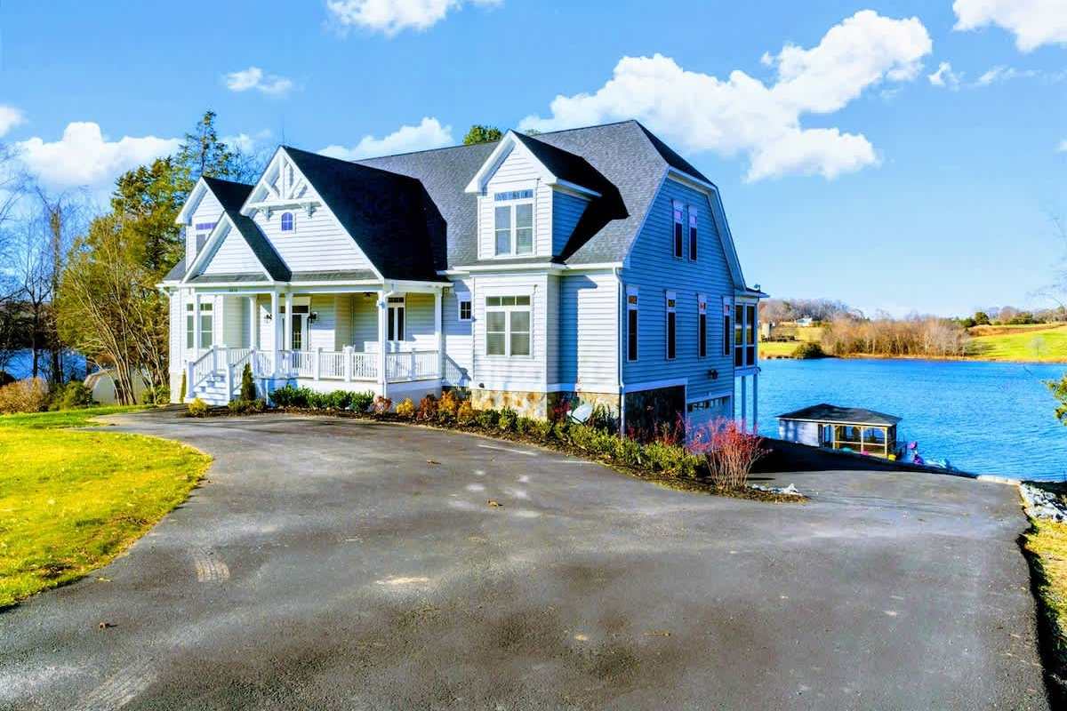 NEW 7BR Lakefront Lake Anna, Dock, Beach, Deck — Orange, VA — vacation rental