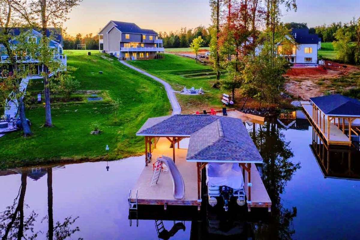 6BR Lakefront at Lake Anna, Boat Dock, Fire Pit — Mineral, VA — vacation rental