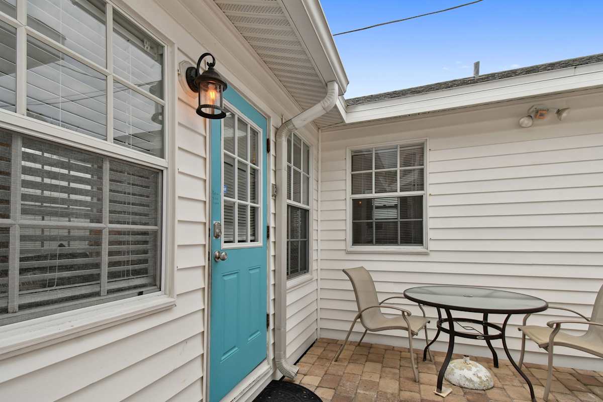 Clearwater Beach Cottages 15 A & B Combo Steps to Beach | Beach Gear Included!  — Beachside Cottages, FL — vacation rental