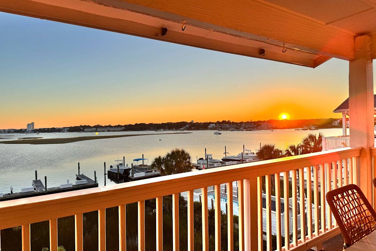 Boat Slip•Paddleboards•Fishing•Stunning Water View — Carolina Beach, NC — vacation rental