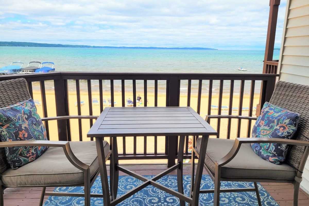 Beachside 213 Luxury Condo on the Beach