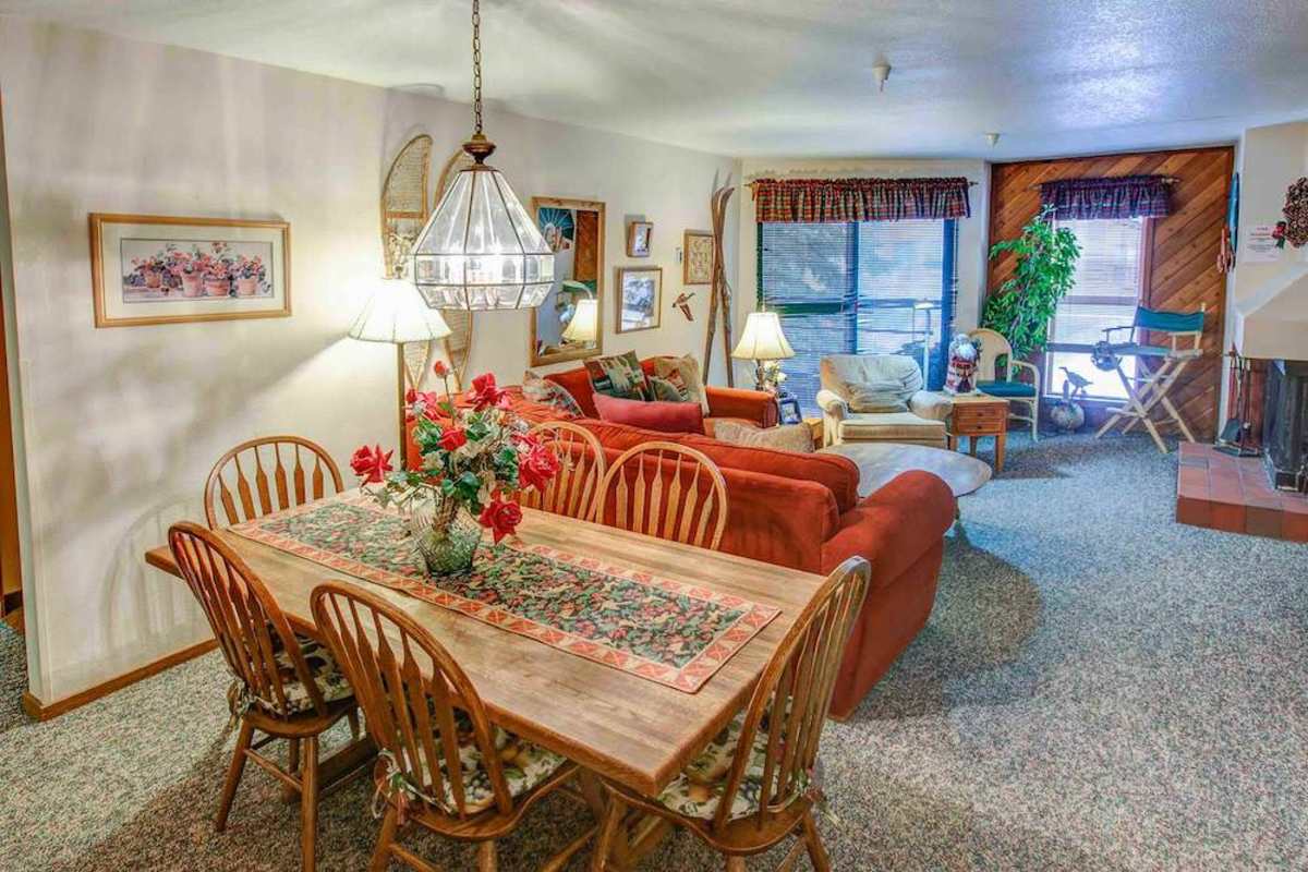 Shared Pool, Hot Tub & BBQ | Walk to Chairlift!