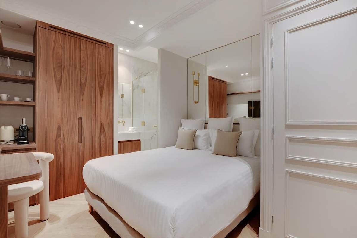 A Superior Studio with Services in La Madeleine
