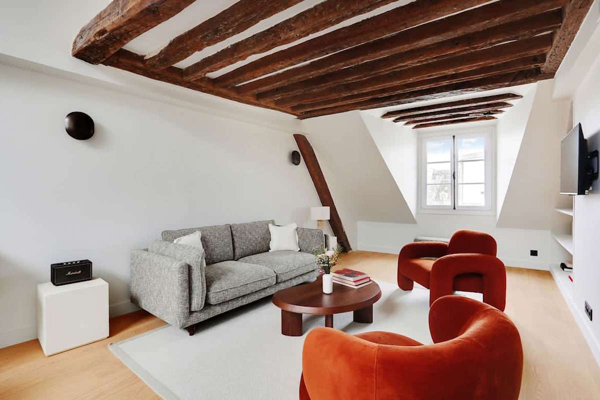 A Breathtaking 2-BR/2 BA in St-Germain-des-Près