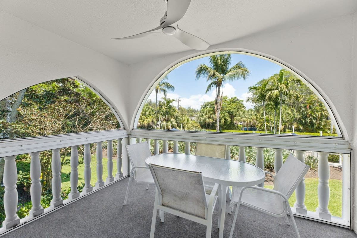 Breakers West B3 | Stunning and Spacious West Gulf Drive Residence | Steps to Beach