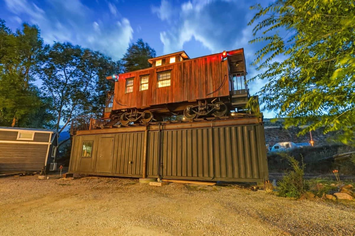 Red Rock Caboose! 1920 Historic Railcar Retreat