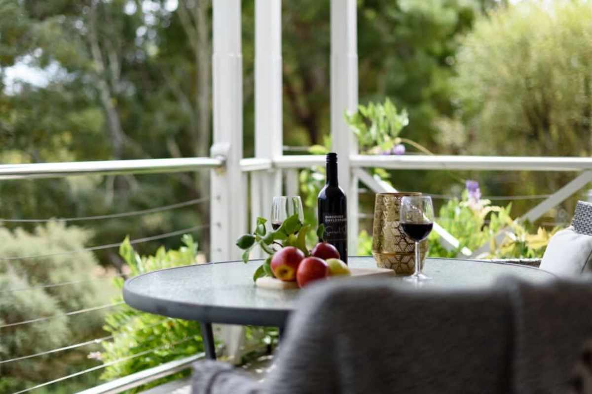 Lakeside Suite 2 + Lakeside Retreat + Spa Bath