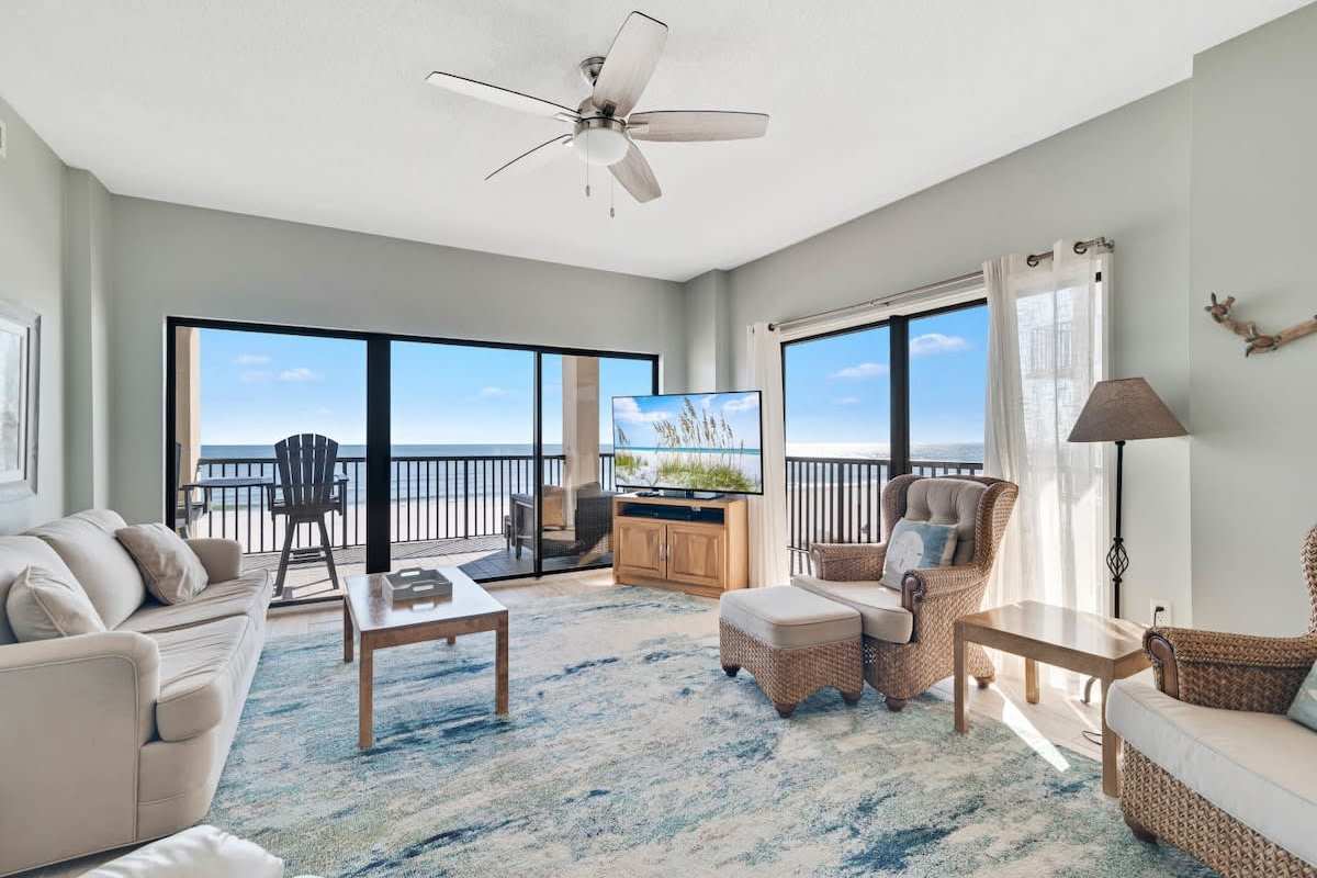 Palms 304: Beachfront 3BR/3BA Corner Condo