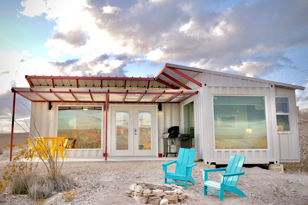 Fossil Knob Ridge -Mariscal: Ultra Modern Container Home
