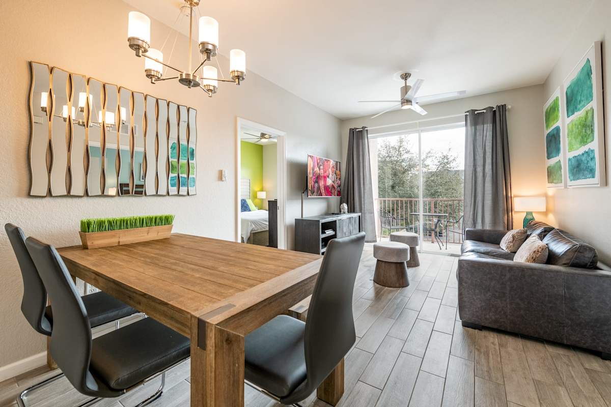 Modern Vista Cay nr pool•Walk to OCCC close iDrive