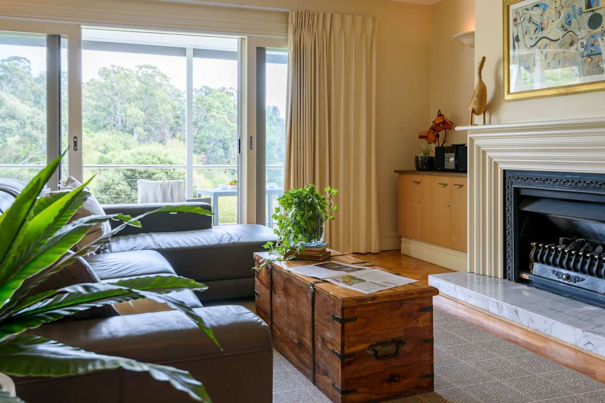 Lakeside Suite 3 + Lakeside Retreat + Spa Bath