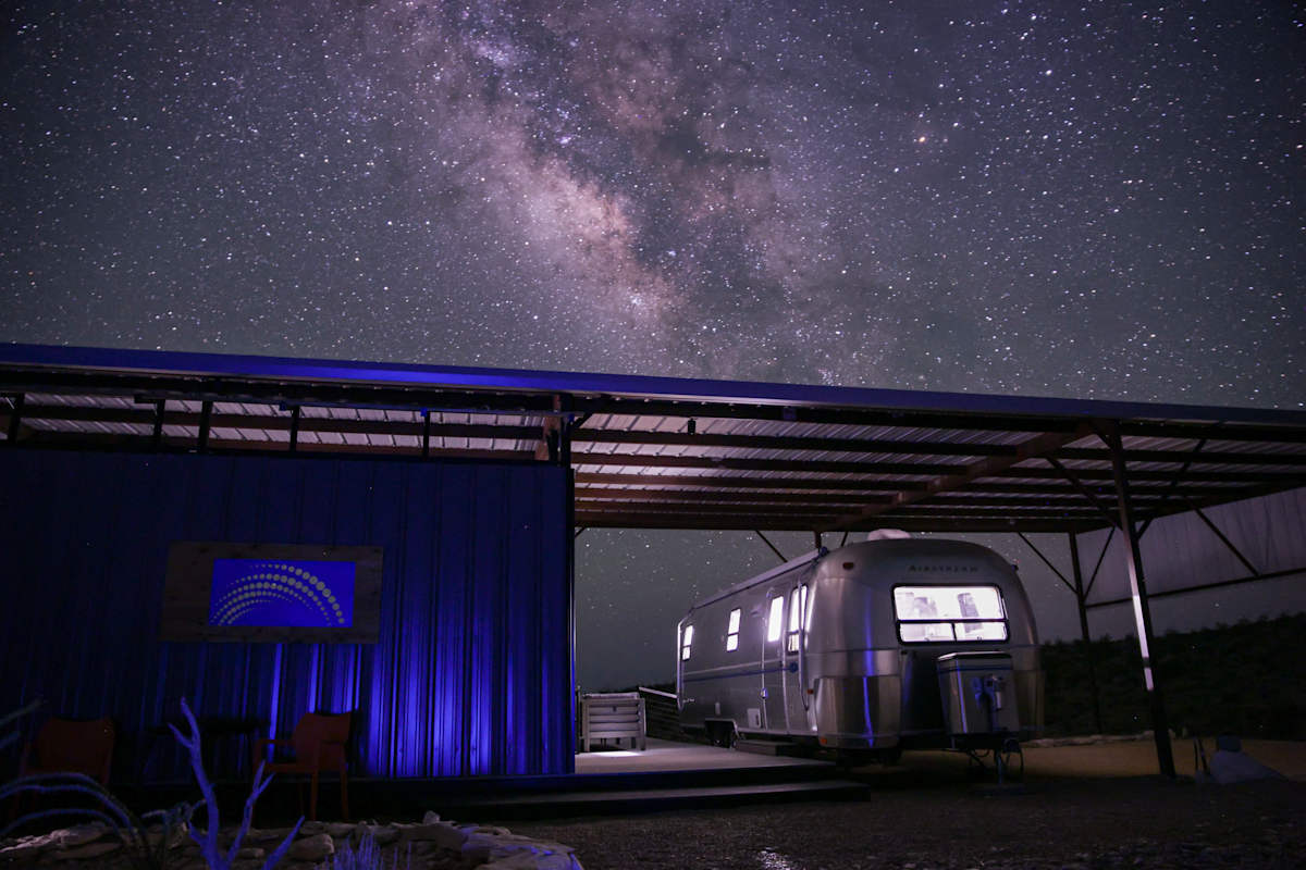 Big Bend StarGazer:Retro Airstream,Neolithic Views