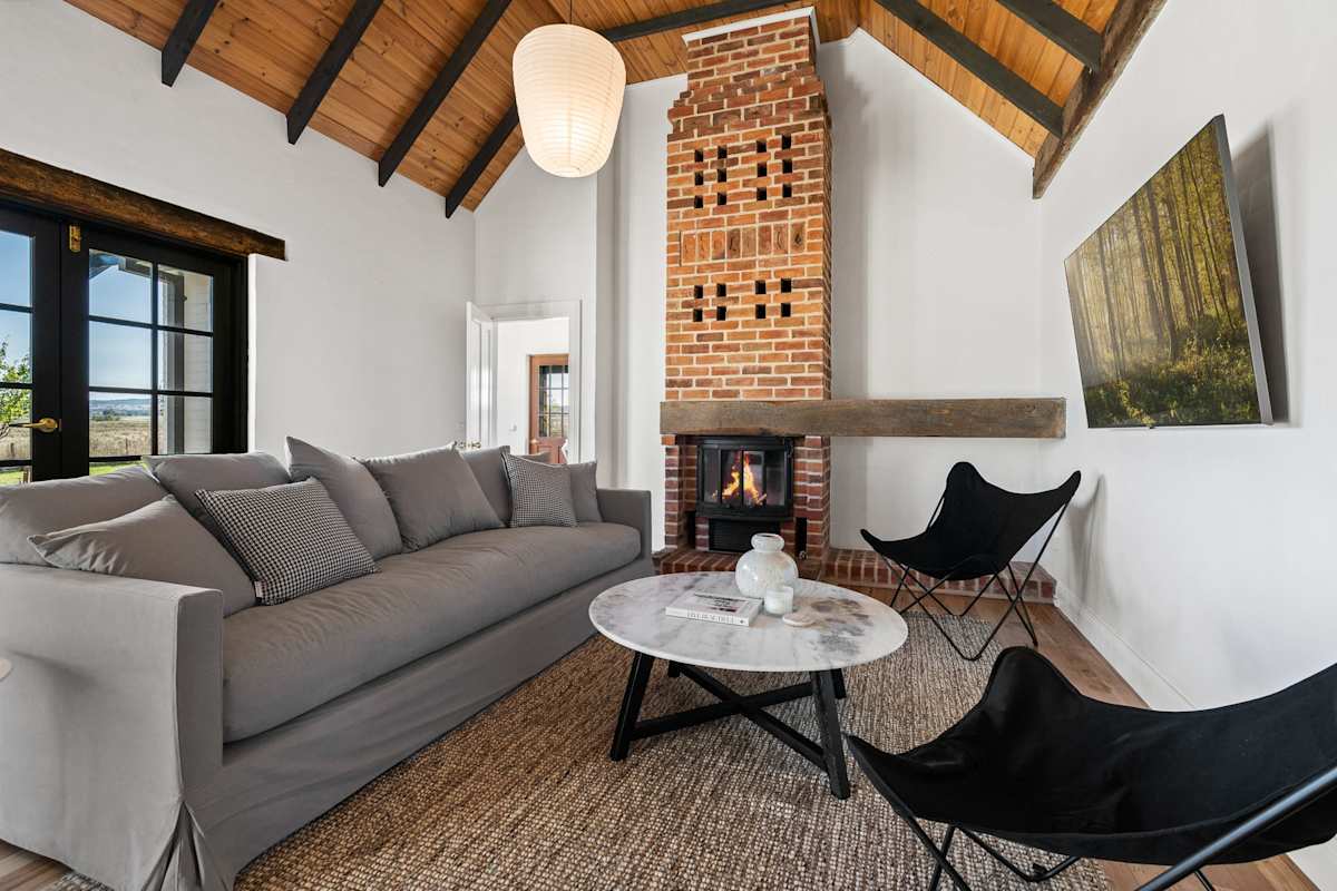 'Old Alloway'- 7 Bedrooms/ Sleeps 17 -9mins to CBD