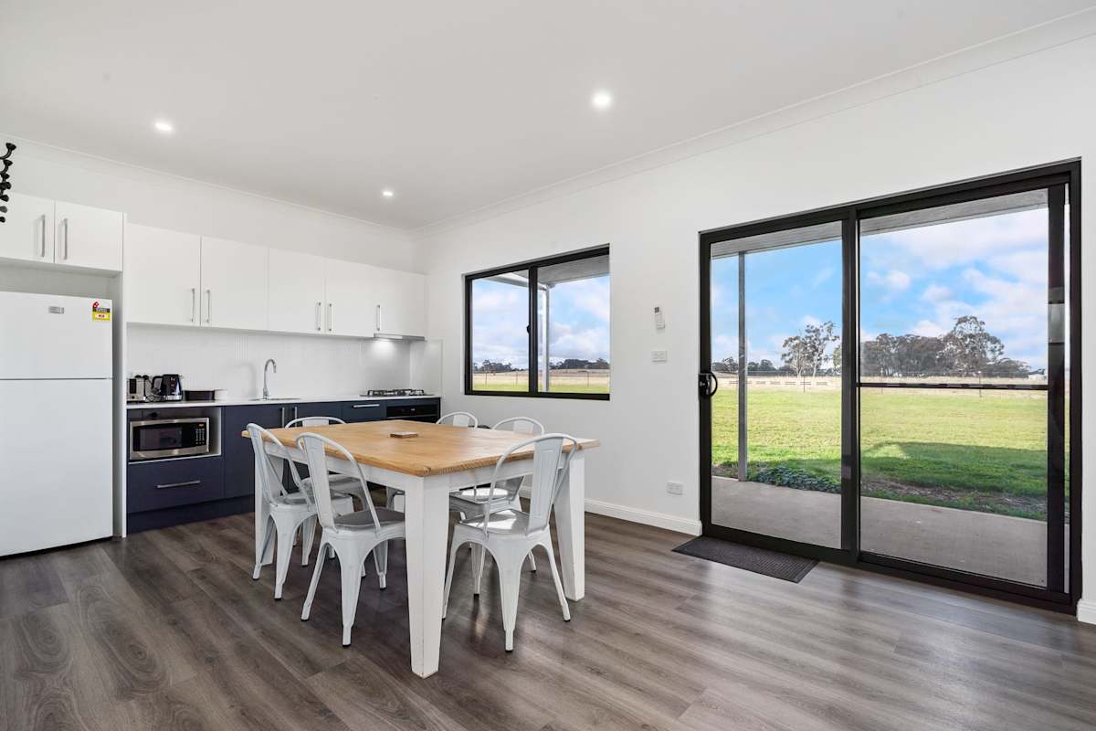 Glenowrie Cottage - 2 King Beds - Close to Cadia