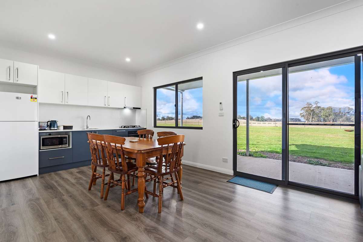 Glenowrie Cottage - 1 King, 2 Singles - Near Cadia