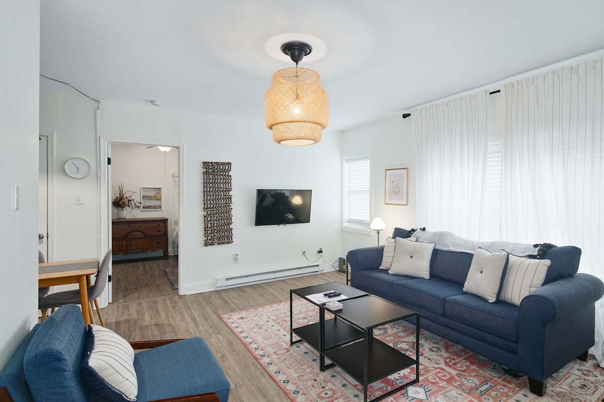 Family Stay 2BR by Park | Walk to Main St